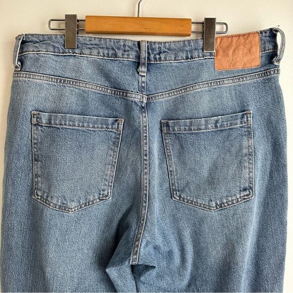 Zara High Rise Straight Leg Split Seam Distressed Light Wash Jeans Size 12 - Picture 5 of 7
